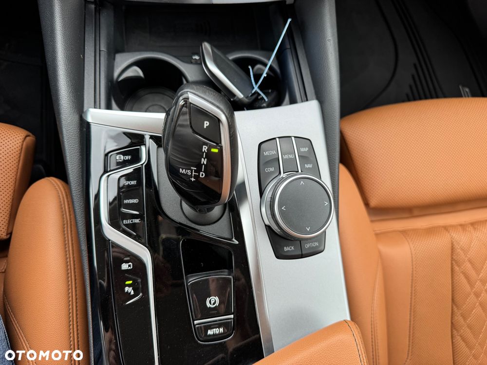BMW Seria 5 520e M Sport sport - 27