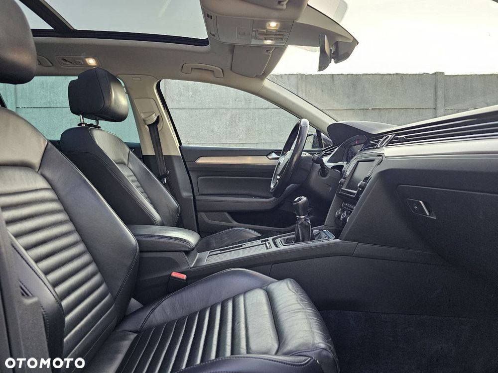 Volkswagen Passat - 32