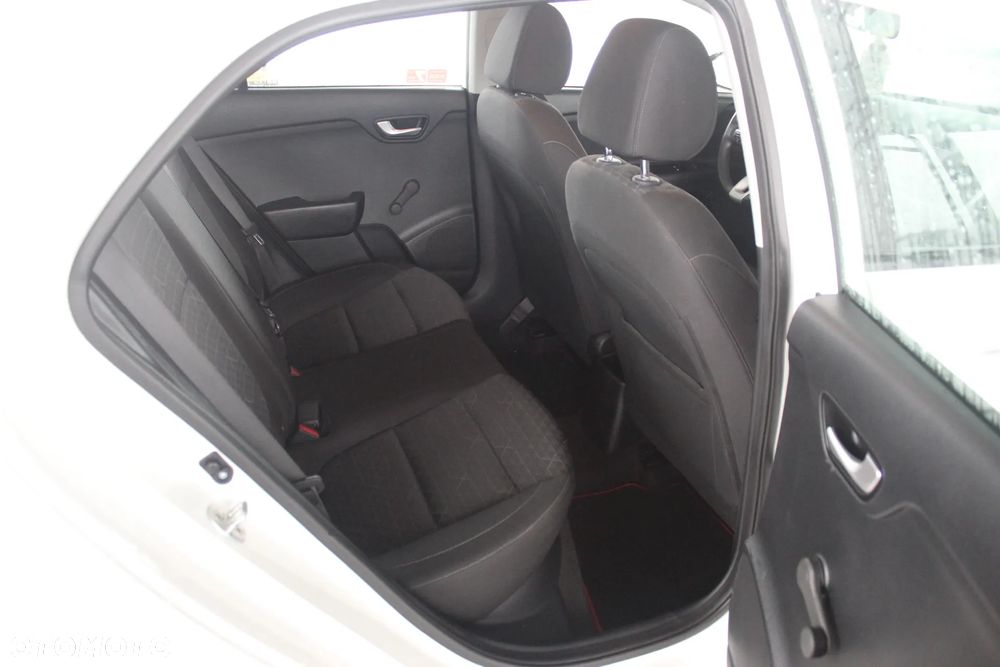 Kia Rio 1.4 L - 9