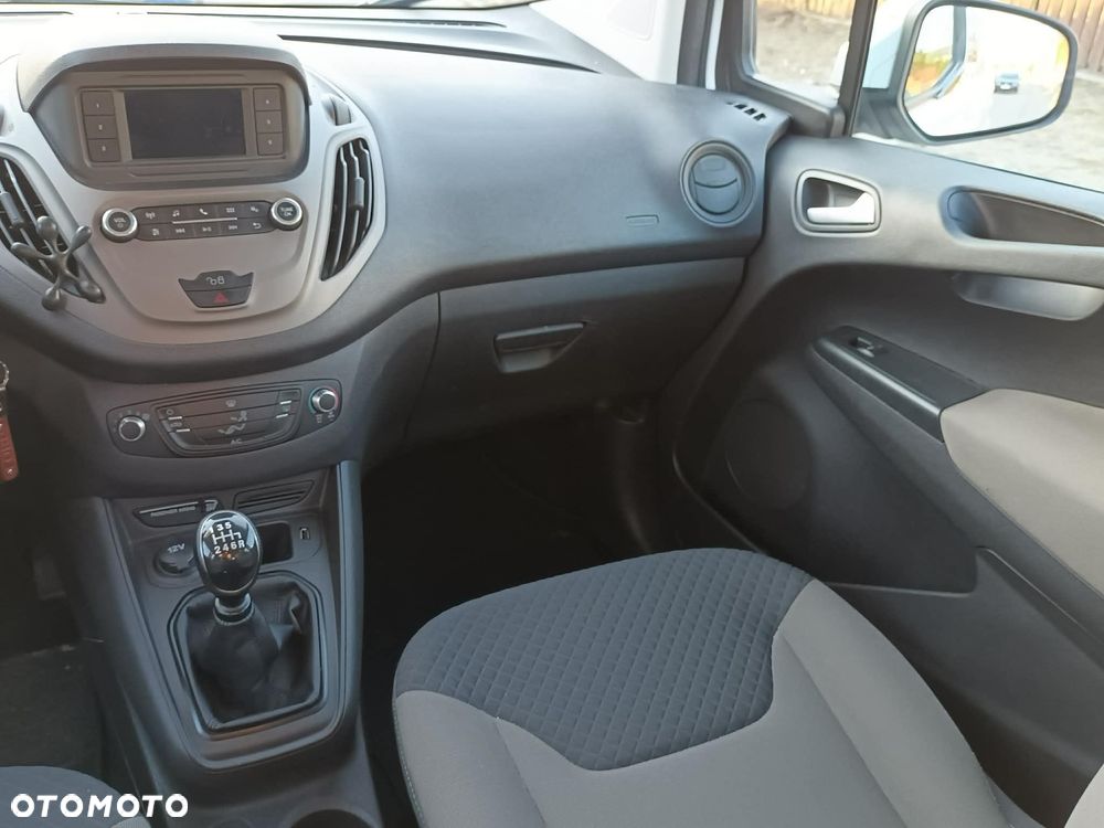 Ford Transit Courier - 12