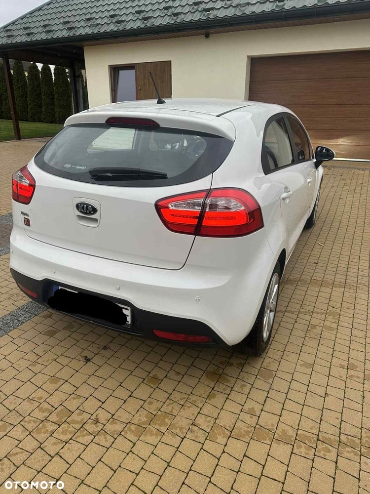 Kia Rio 1.2 L - 4