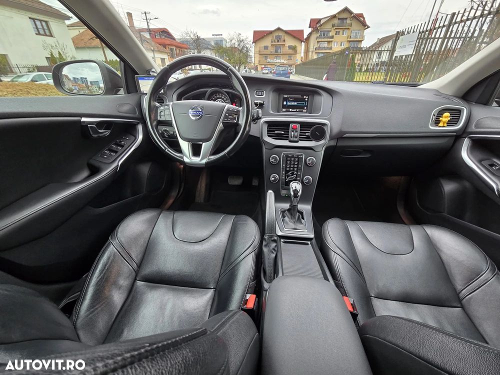 Volvo V40 D2 ECO Aut. Summum - 2