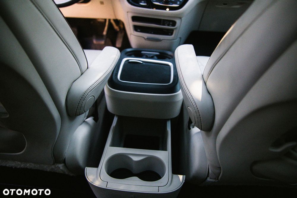 Chrysler Pacifica - 14