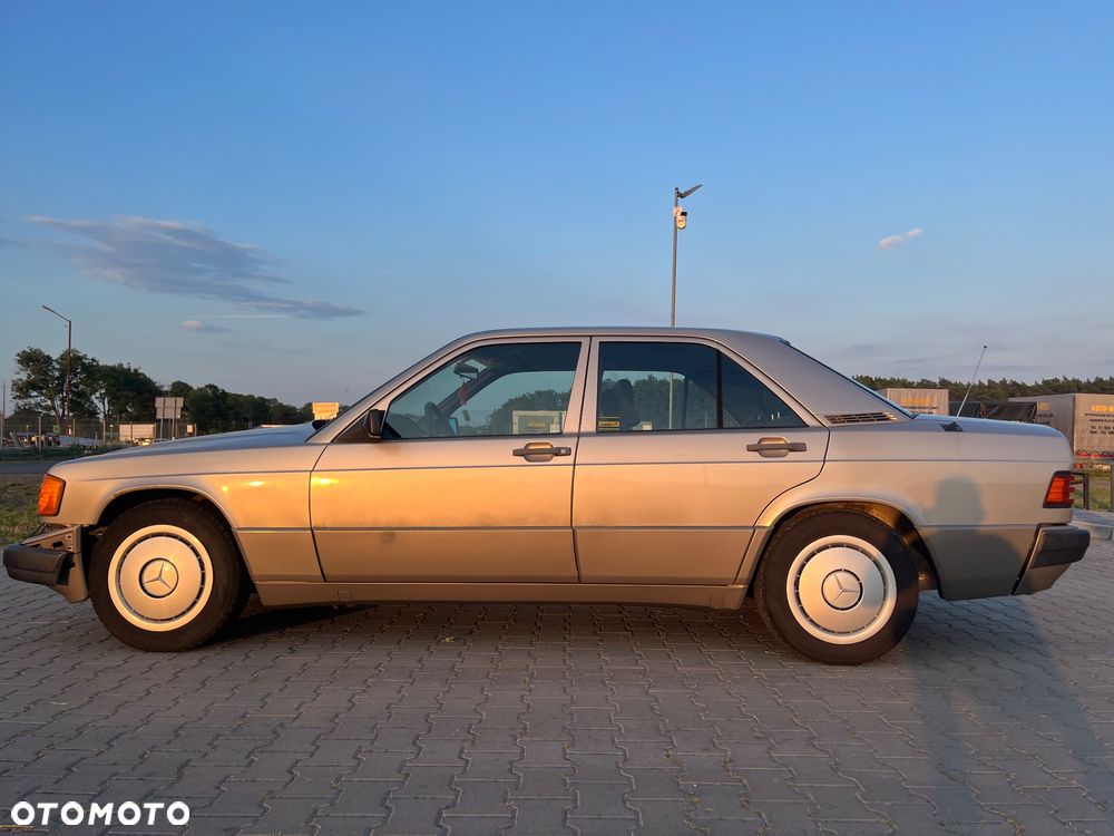 Mercedes-Benz W201 (190) - 2