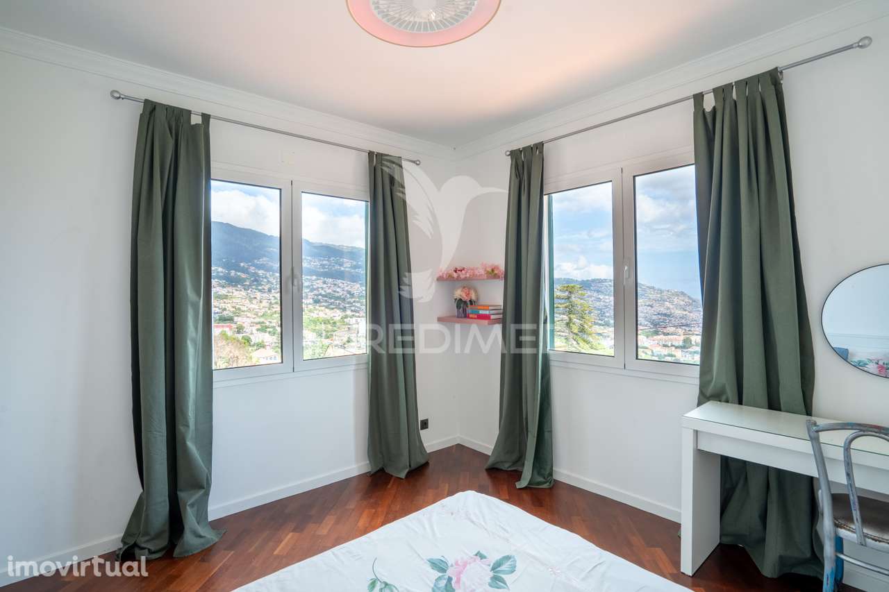 Vivenda Exclusiva com uma Vista Panorâmica para a Baía do Funchal - Grande imagem: 4/26