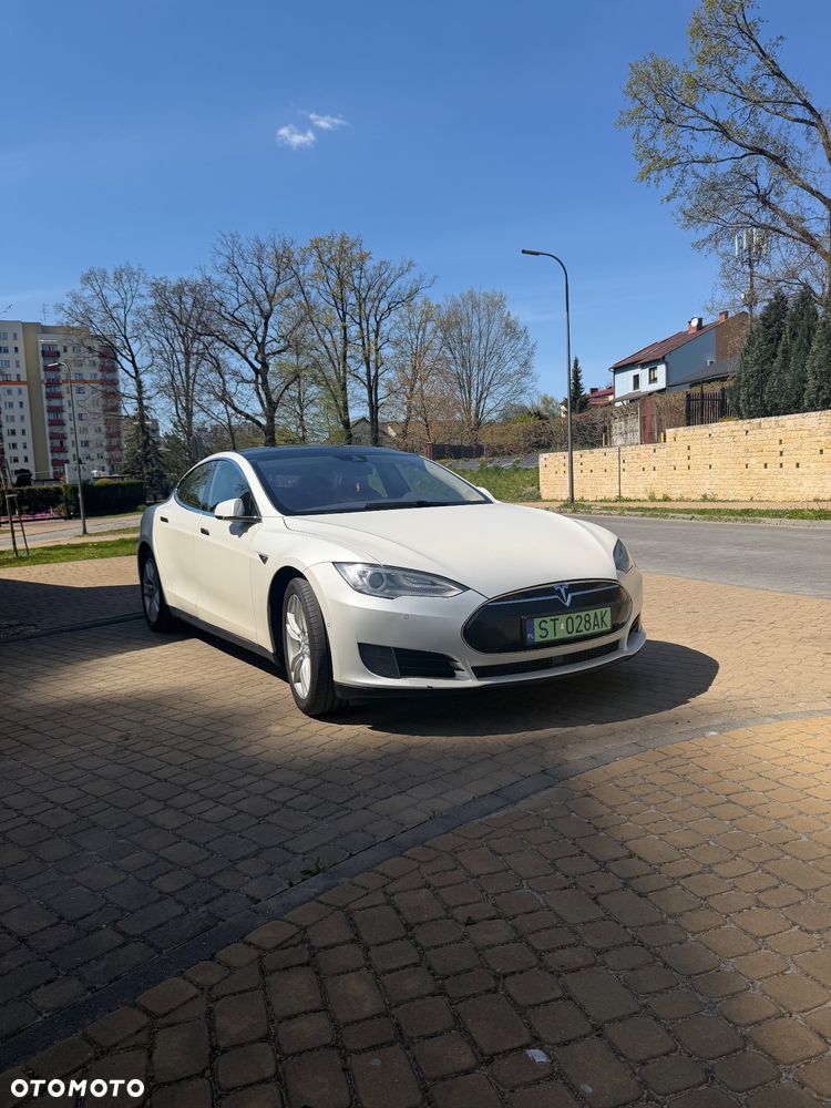 Tesla Model S 85 D - 8
