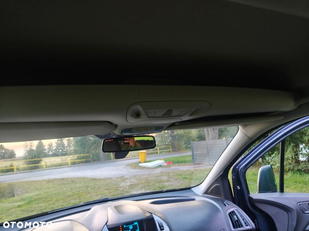 Ford Tourneo Connect Grand - 37