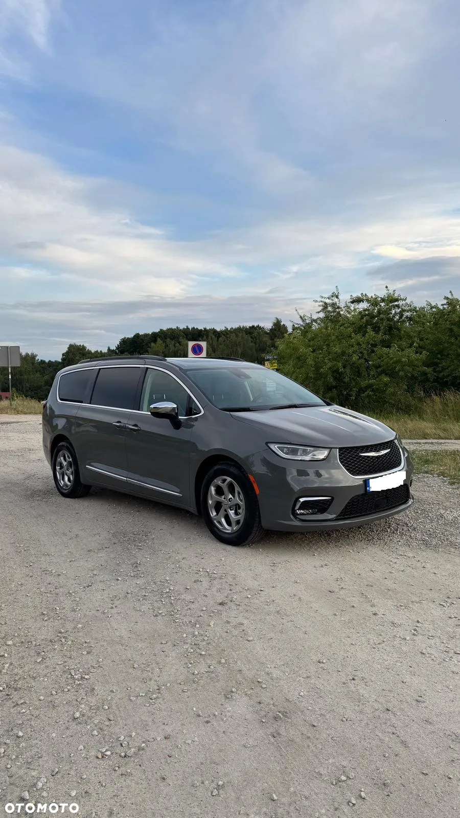 Chrysler Pacifica - 4