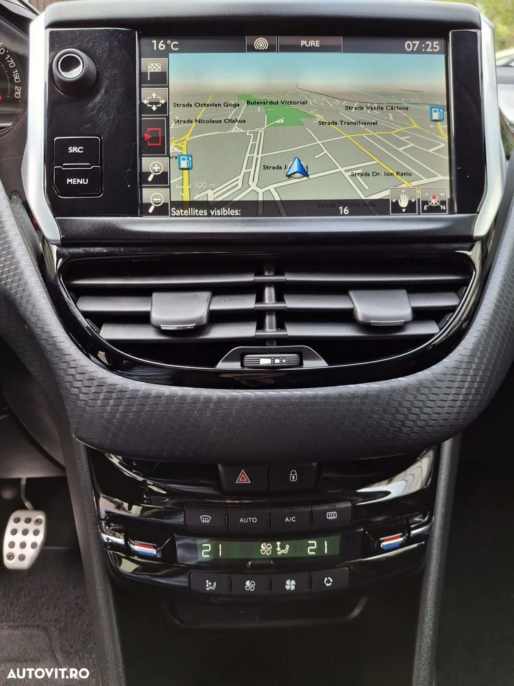 Peugeot 208 PureTech 110 Stop & Start Signature - 18