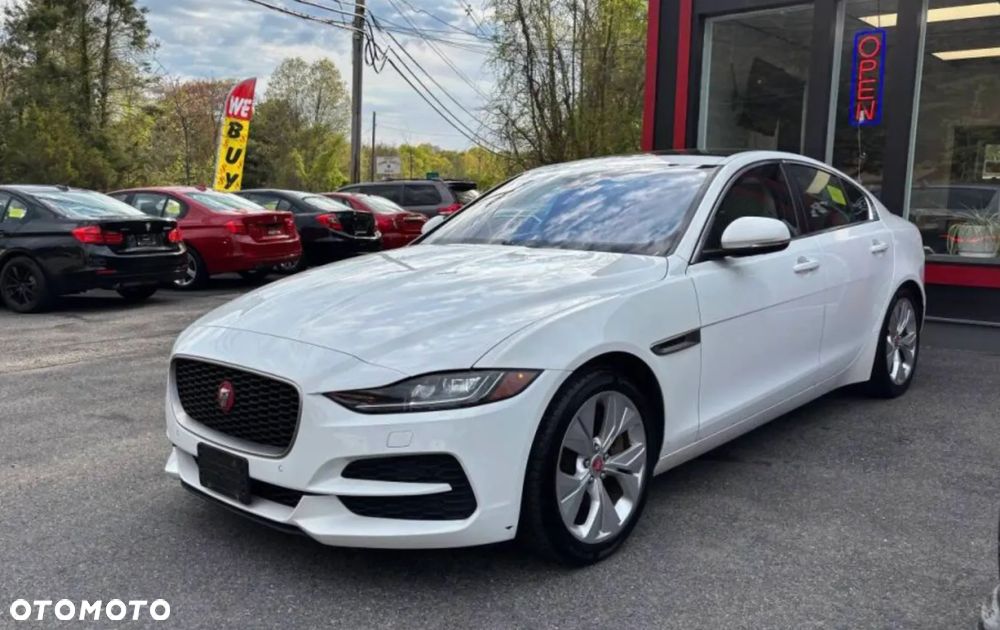 Jaguar XE P250 R-Dynamic SE - 1