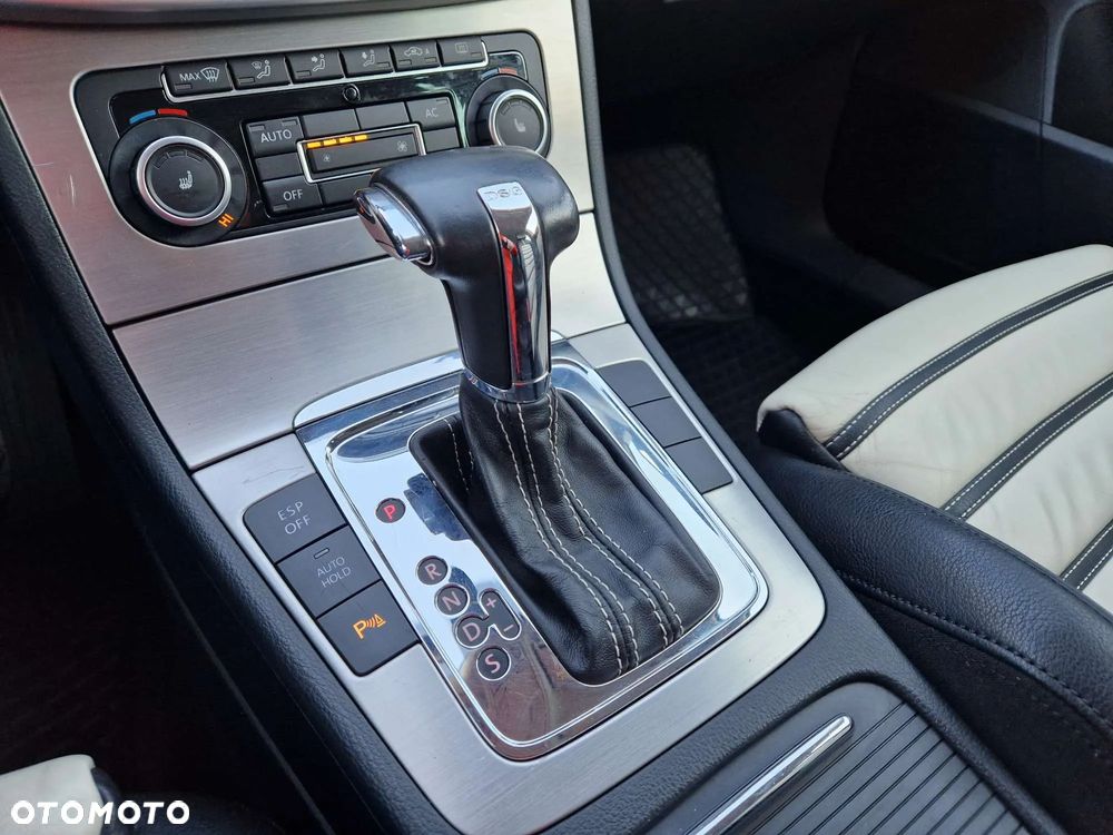 Volkswagen Passat Variant 2.0 TDI Highline DSG - 16