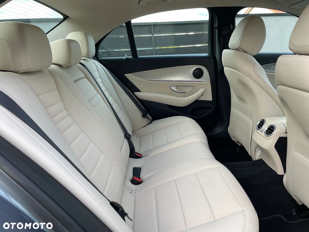 Mercedes-Benz Klasa E 220 d 4-Matic 9G-TRONIC - 18