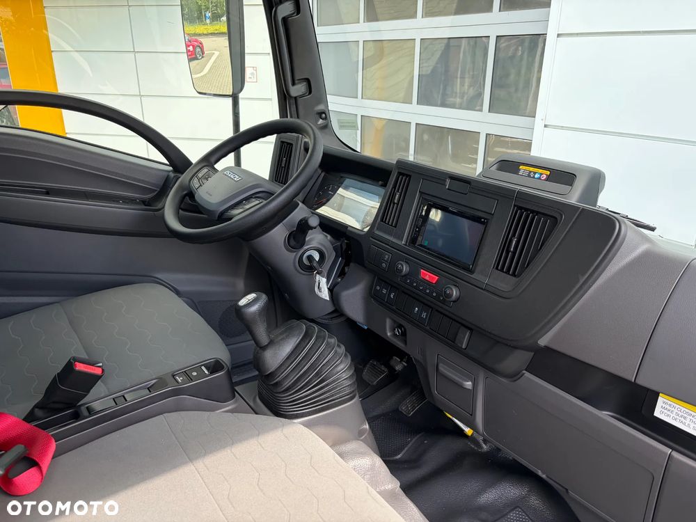 Isuzu M27 F - 5