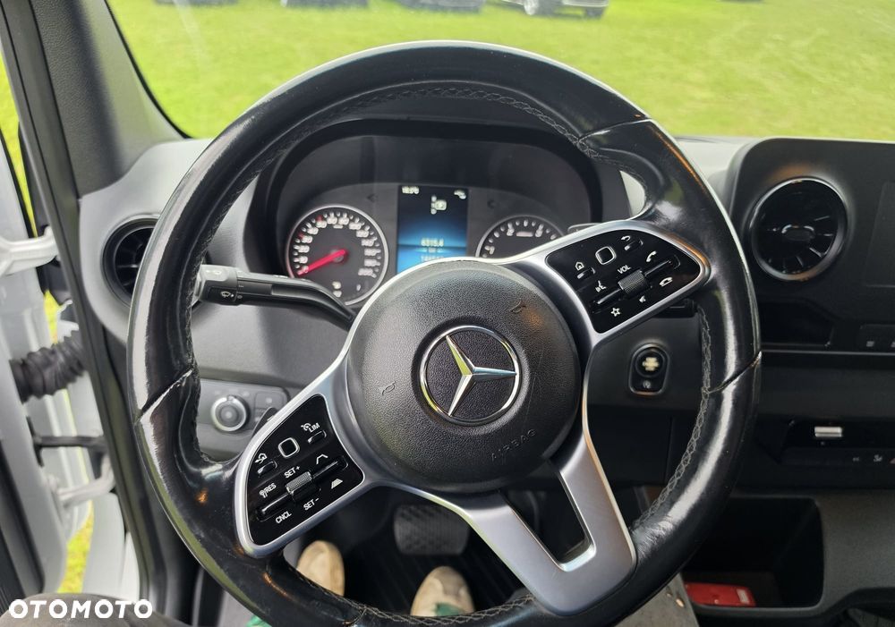 Mercedes-Benz Sprinter 907 - 24