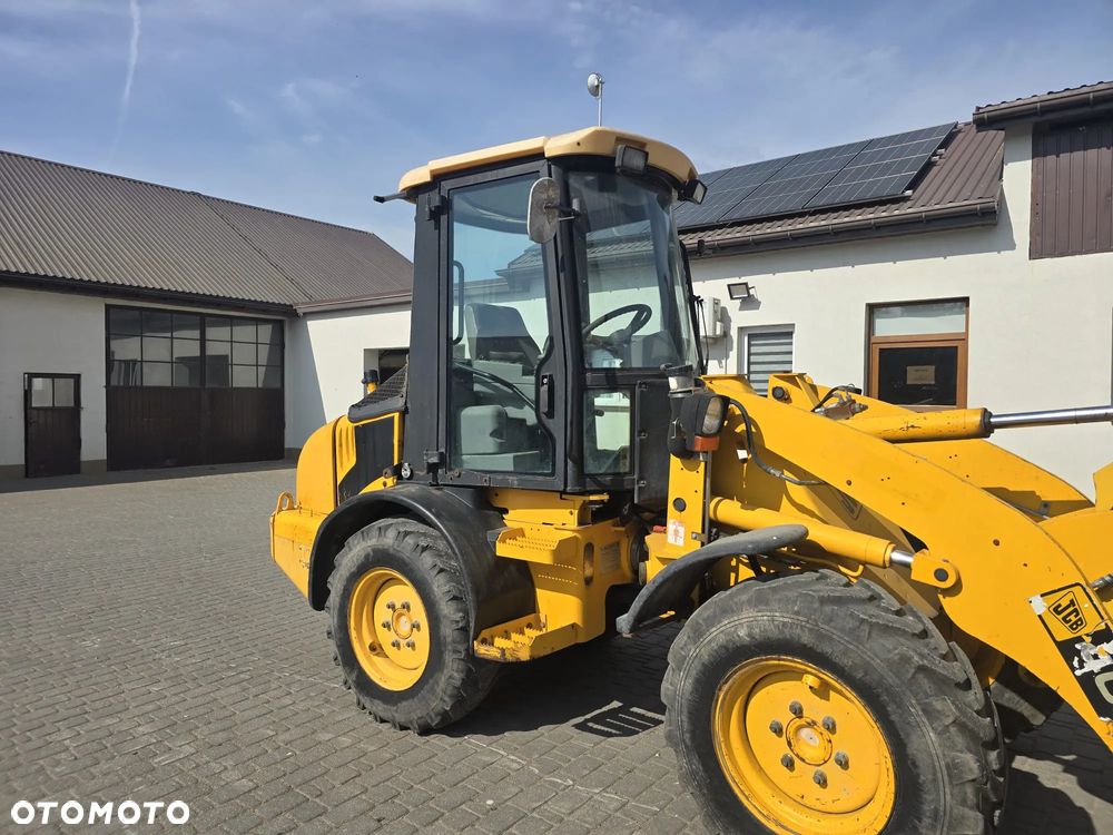 JCB 408 - 2