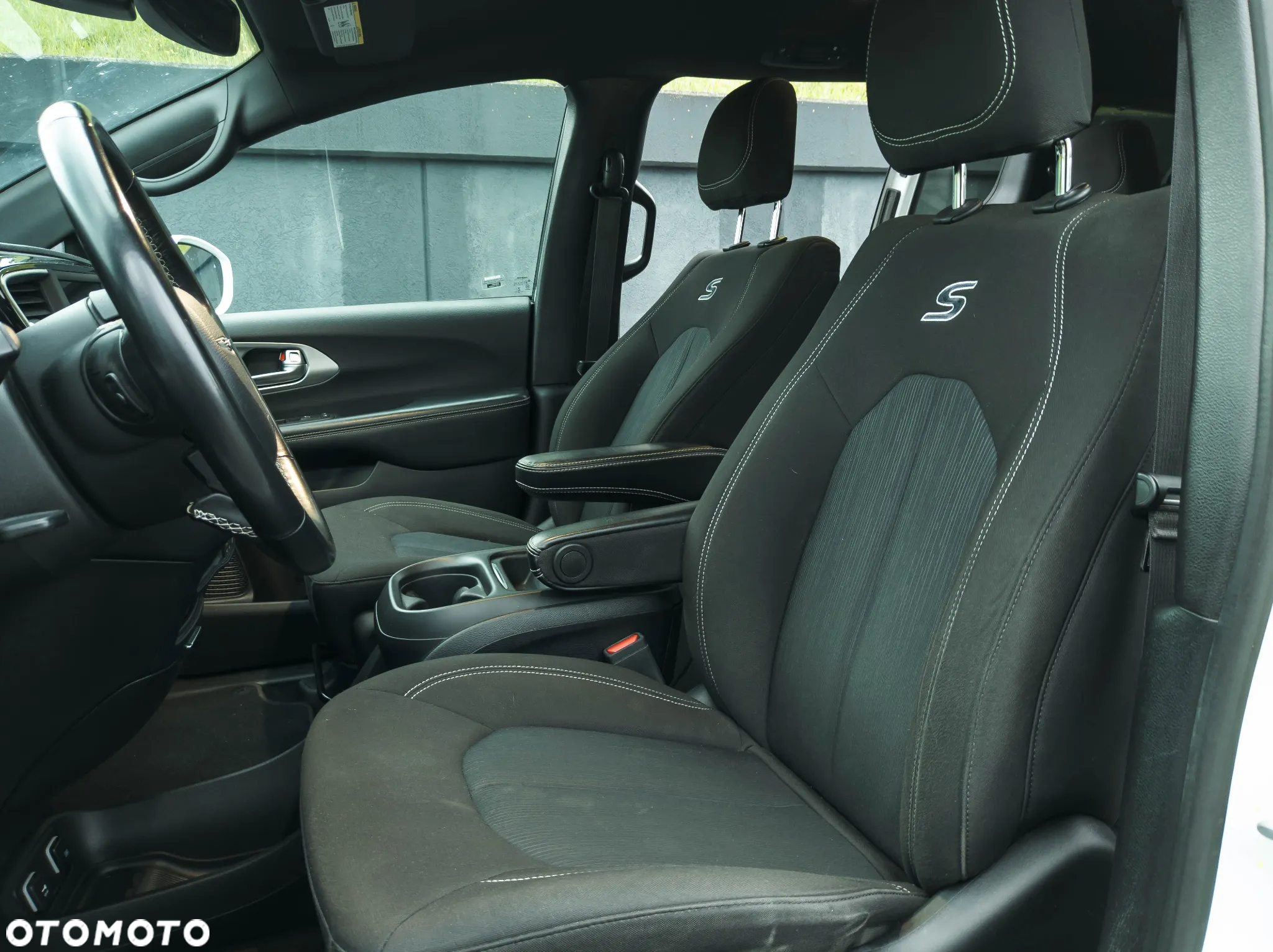 Chrysler Pacifica - 31