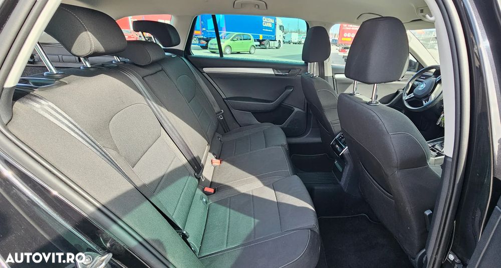 Skoda Superb 2.0 TDI DSG Ambition - 8