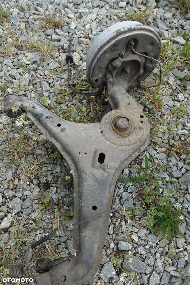 WAHACZ BĘBNY  PRAWY TYŁ VW T4 - 3