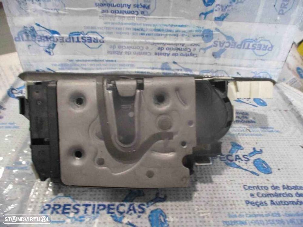 Fecho A2047201535 MERCEDES W204 S204 2010 C220cdi 170CV 5P PRETO FE 4 PINOS - 3