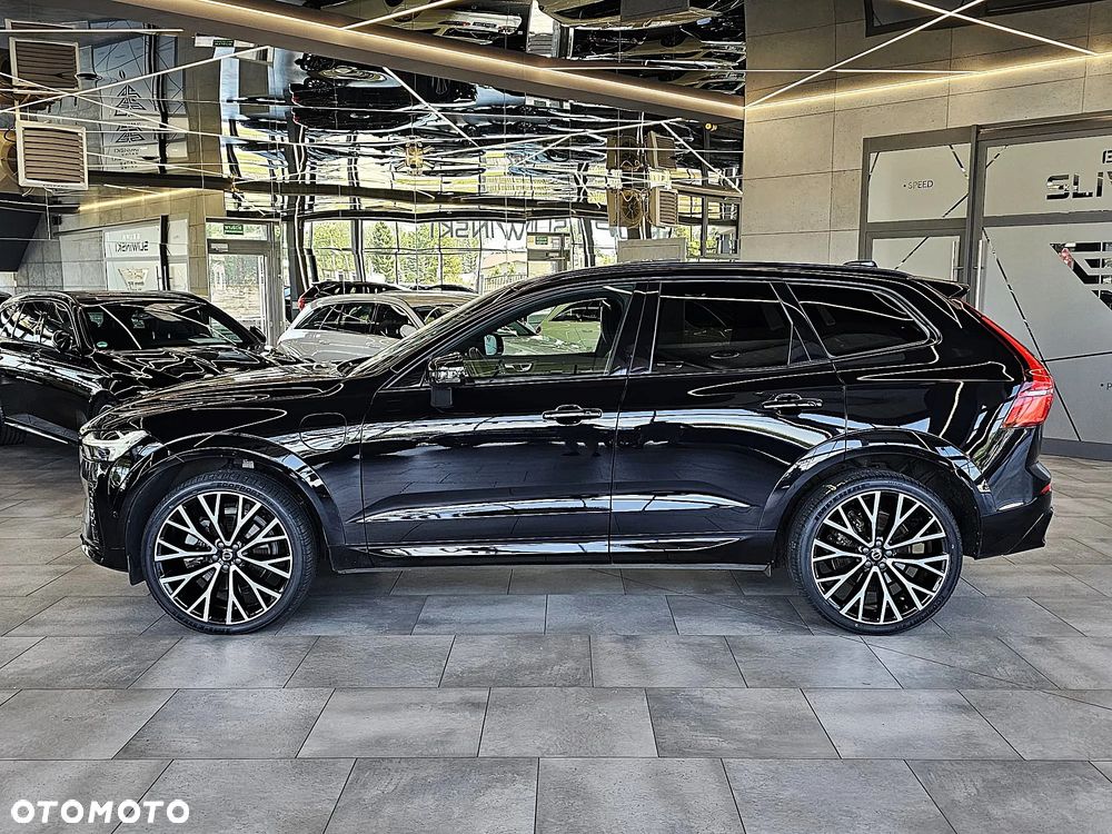 Volvo XC 60 T6 AWD Recharge Plus Black Edition - 4