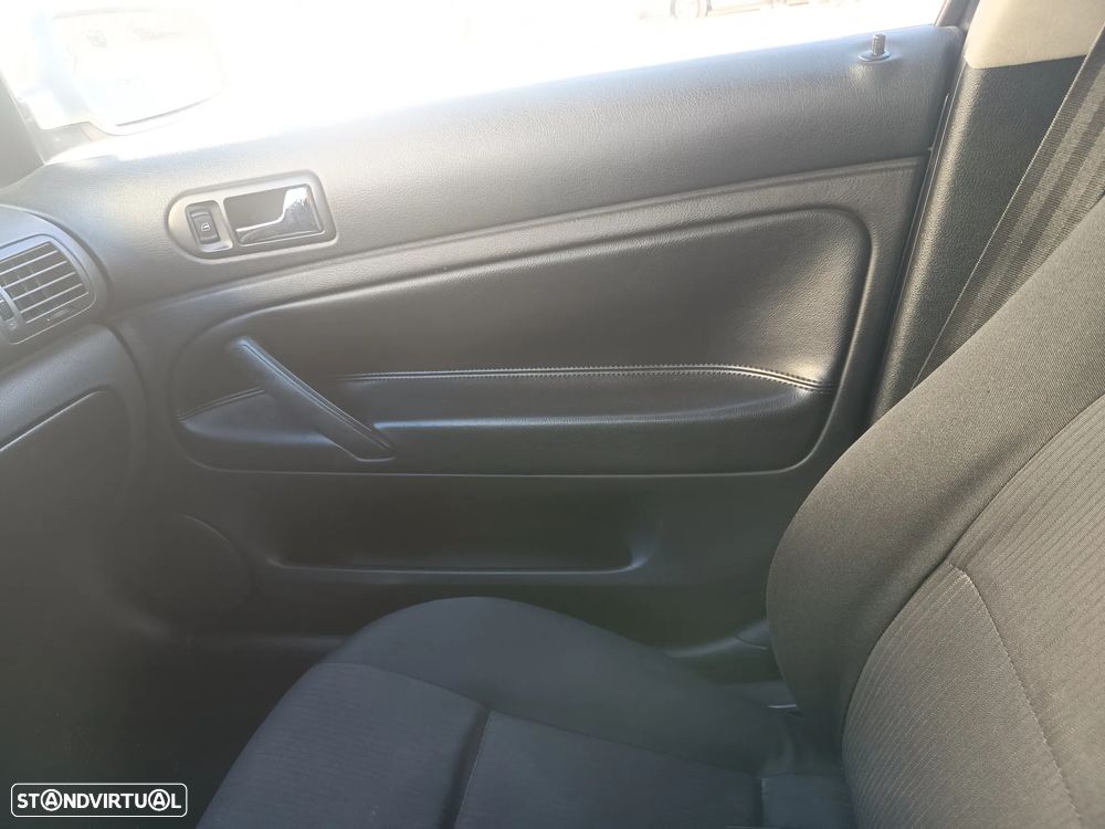 VW Passat 1.9 TDi Confortline - 5