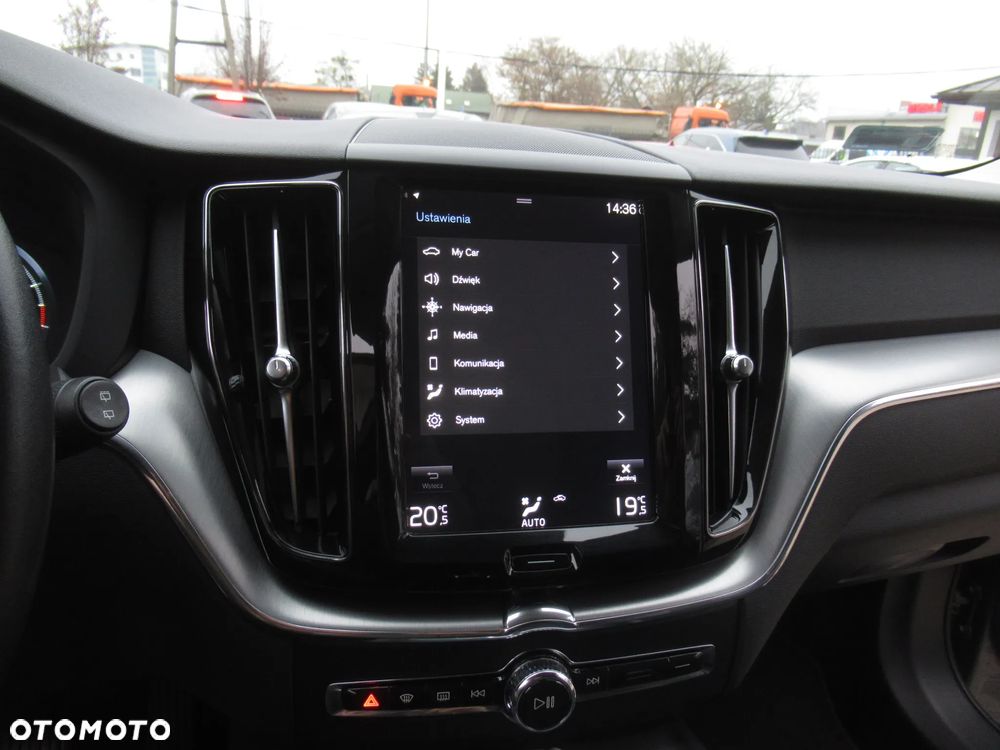 Volvo XC 60 T4 Momentum Pro - 19