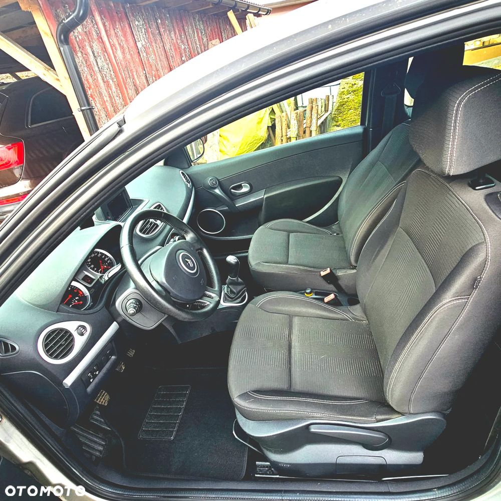 Renault Clio 1.2 16V 75 Expression - 8