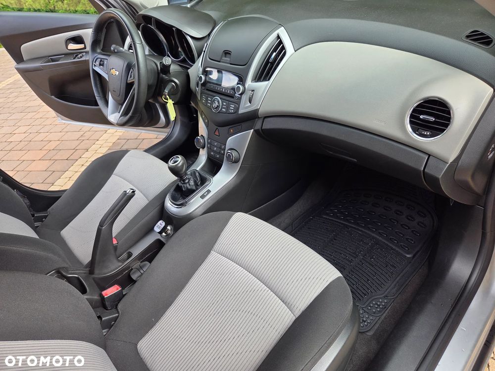 Chevrolet Cruze 1.6 LS - 9