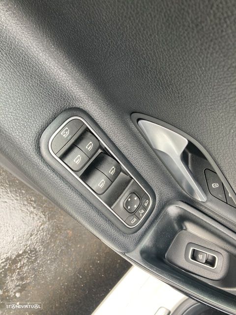 Mercedes-Benz A 180 Limousine d Progressive Aut. - 31