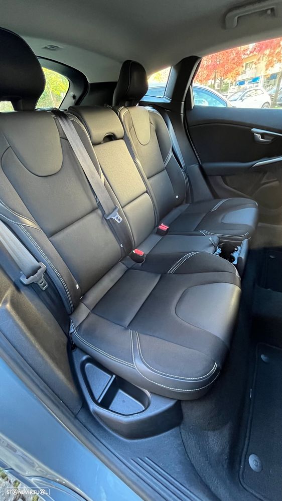 Volvo V40 2.0 D3 Momentum Geartronic - 15