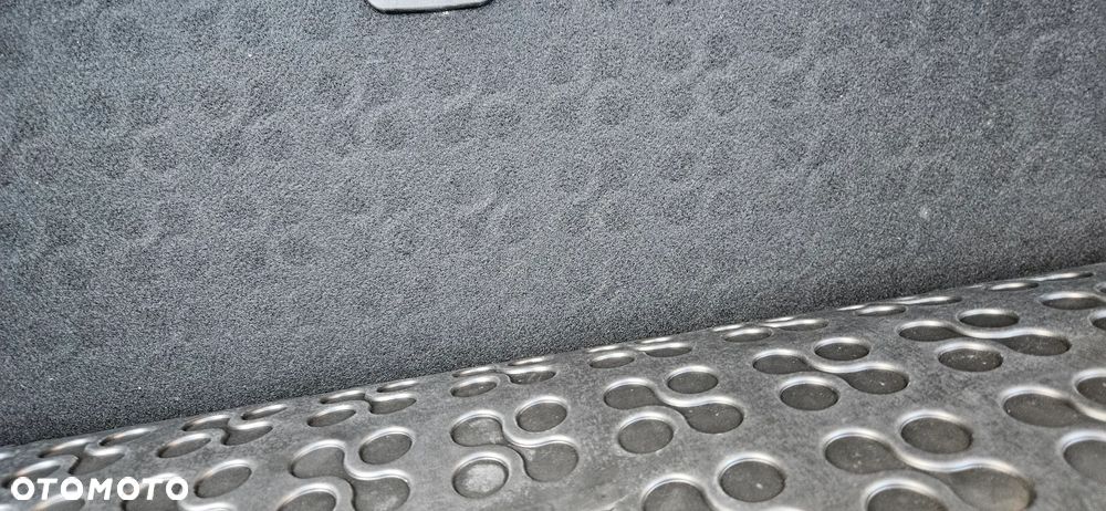 Toyota Avensis 1.8 Prestige MS - 19