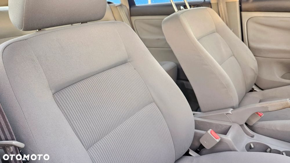 Volkswagen Passat 1.8T Basis - 33