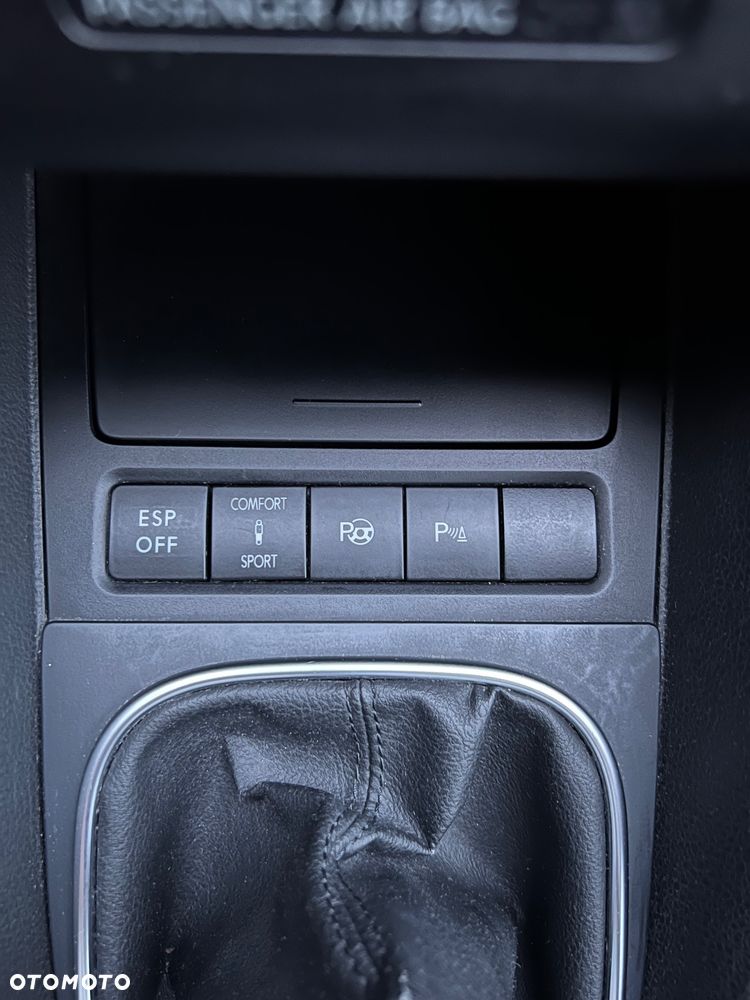 Volkswagen Golf 2.0 TDI DPF Highline - 11