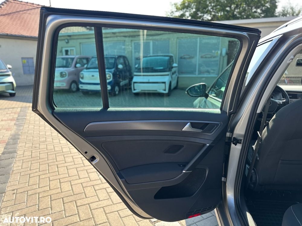 Volkswagen Golf 1.6 TDI BlueMotion Technology Lounge - 31