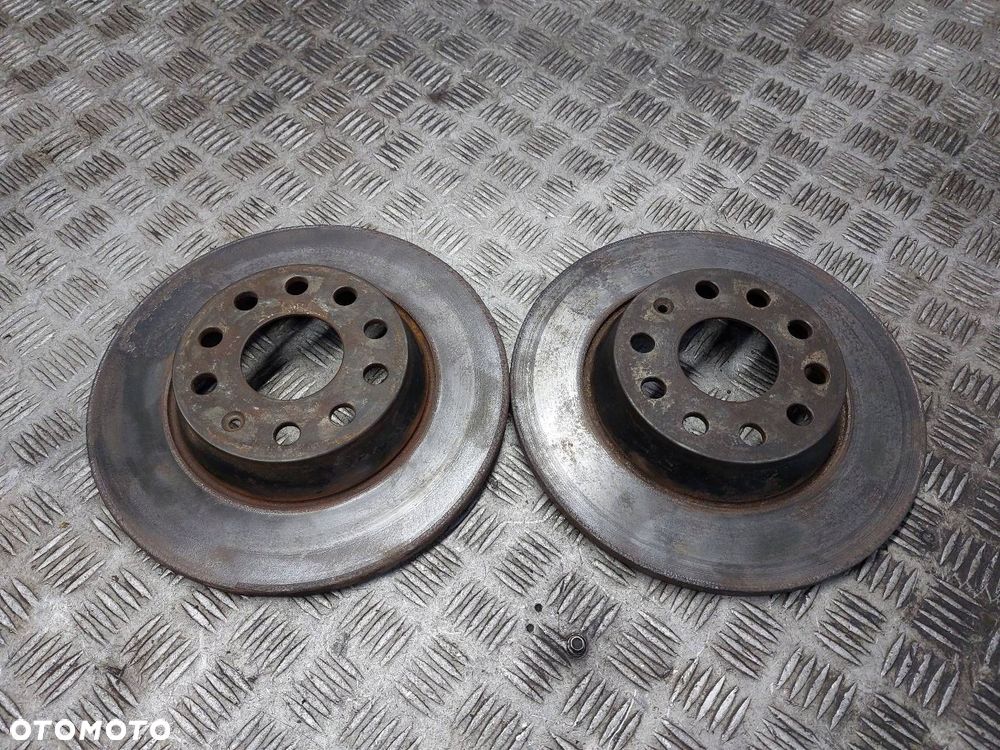 TARCZE HAMULCOWE TYŁ VOLKSWAGEN PASSAT B6 - 1