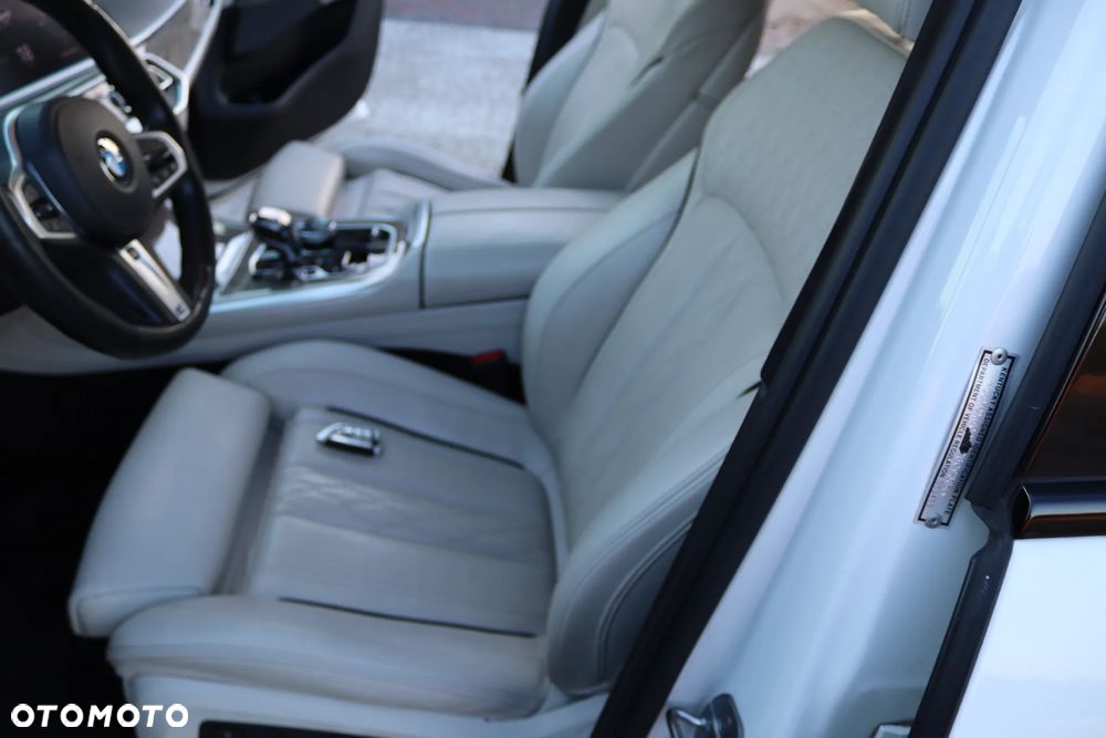 BMW X7 M50i sport - 24