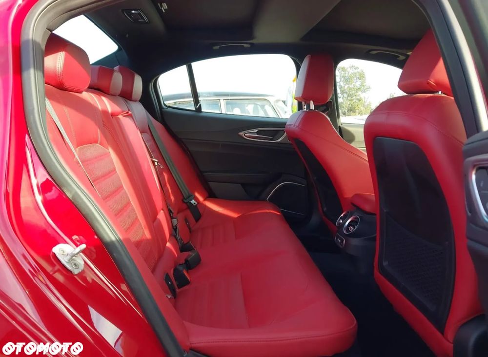 Alfa Romeo Giulia 2.0 Turbo 16V AT8-Q4 Veloce Ti - 11