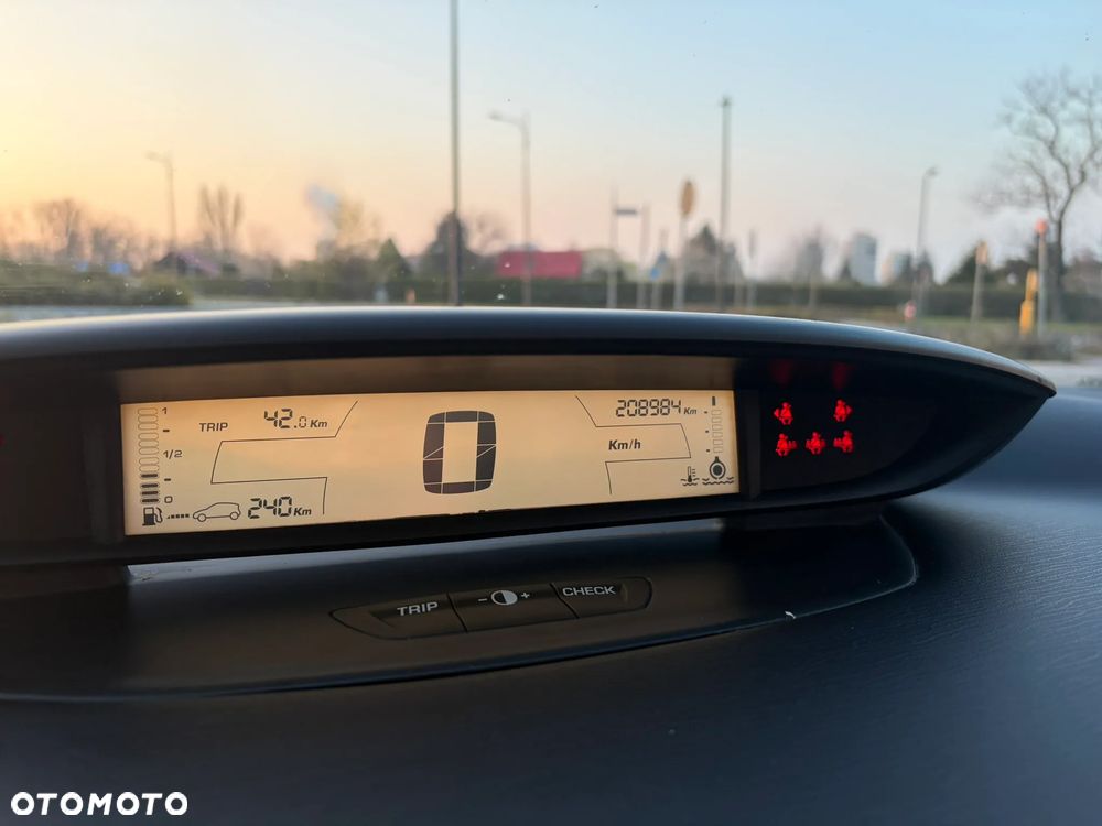 Citroën C4 1.4 16V Impress - 9