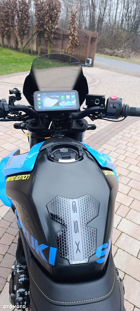 Suzuki GSX - 11