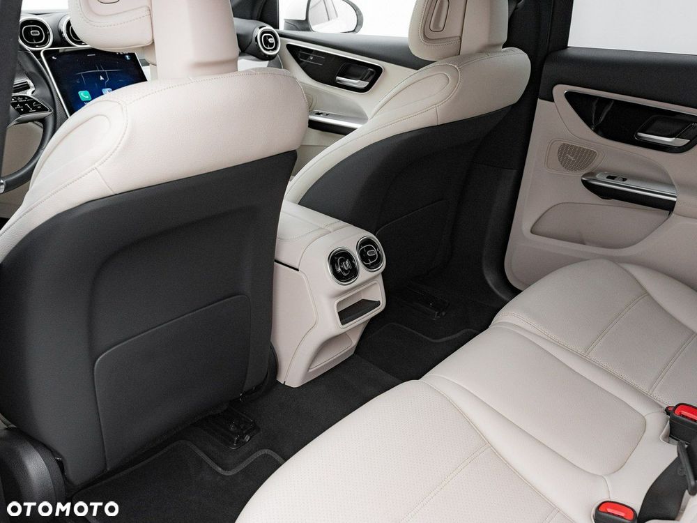 Mercedes-Benz GLC - 21