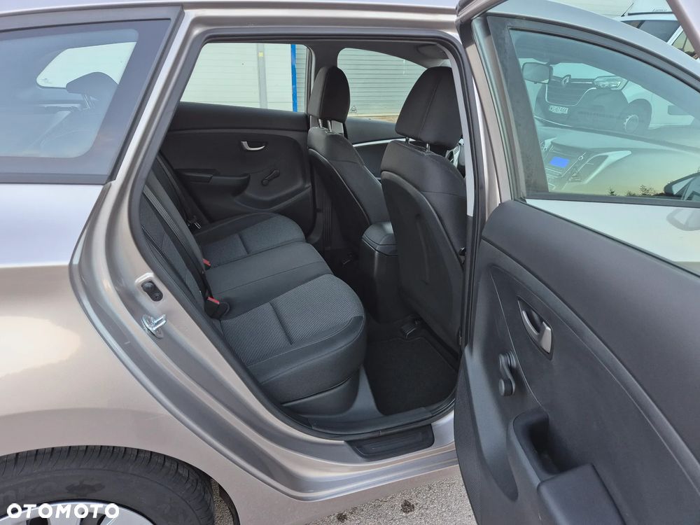 Hyundai i30 Kombi 1.4 Trend - 16