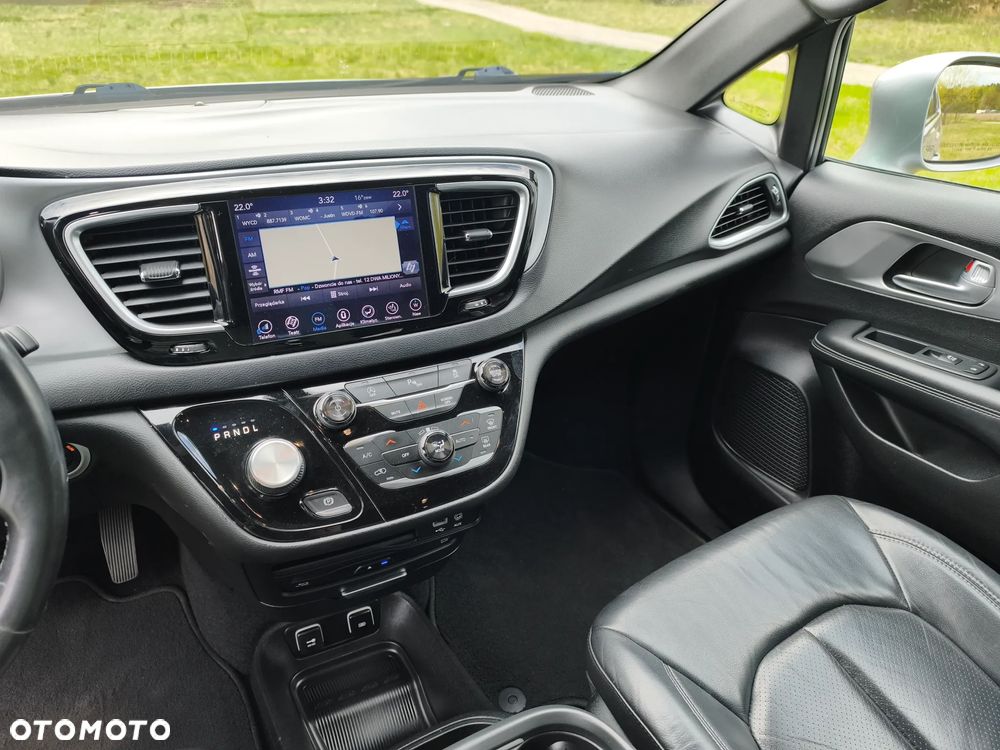 Chrysler Pacifica - 26