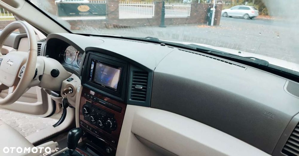 Jeep Grand Cherokee - 34