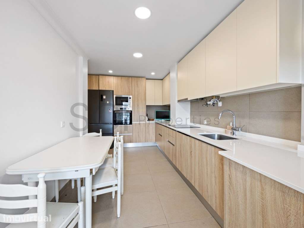 Apartamento T3,125m2, renovado, com excelente exposição solar, nas ... - Grande imagem: 2/25