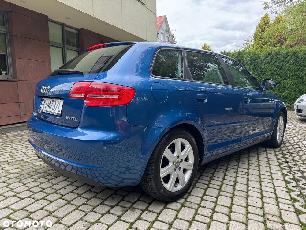 Audi A3 Sportback 1.6 TDI DPF Attraction - 11