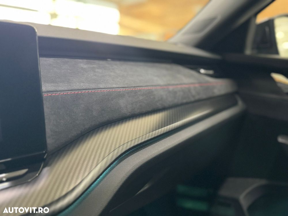 Skoda Octavia 2.0 TDI DSG RS - 18