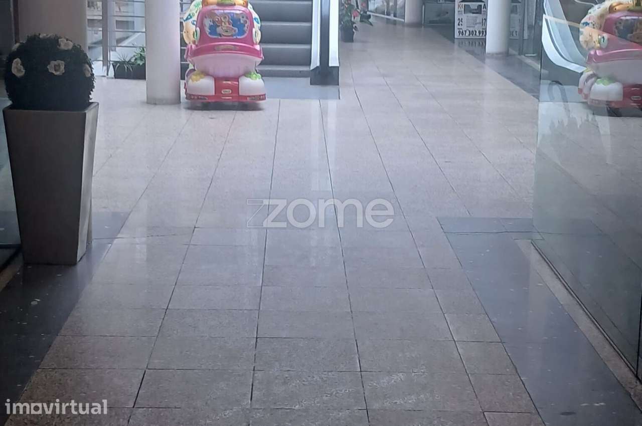 Loja comercial na rua da Junqueira Póvoa de Varzim - Grande imagem: 3/16