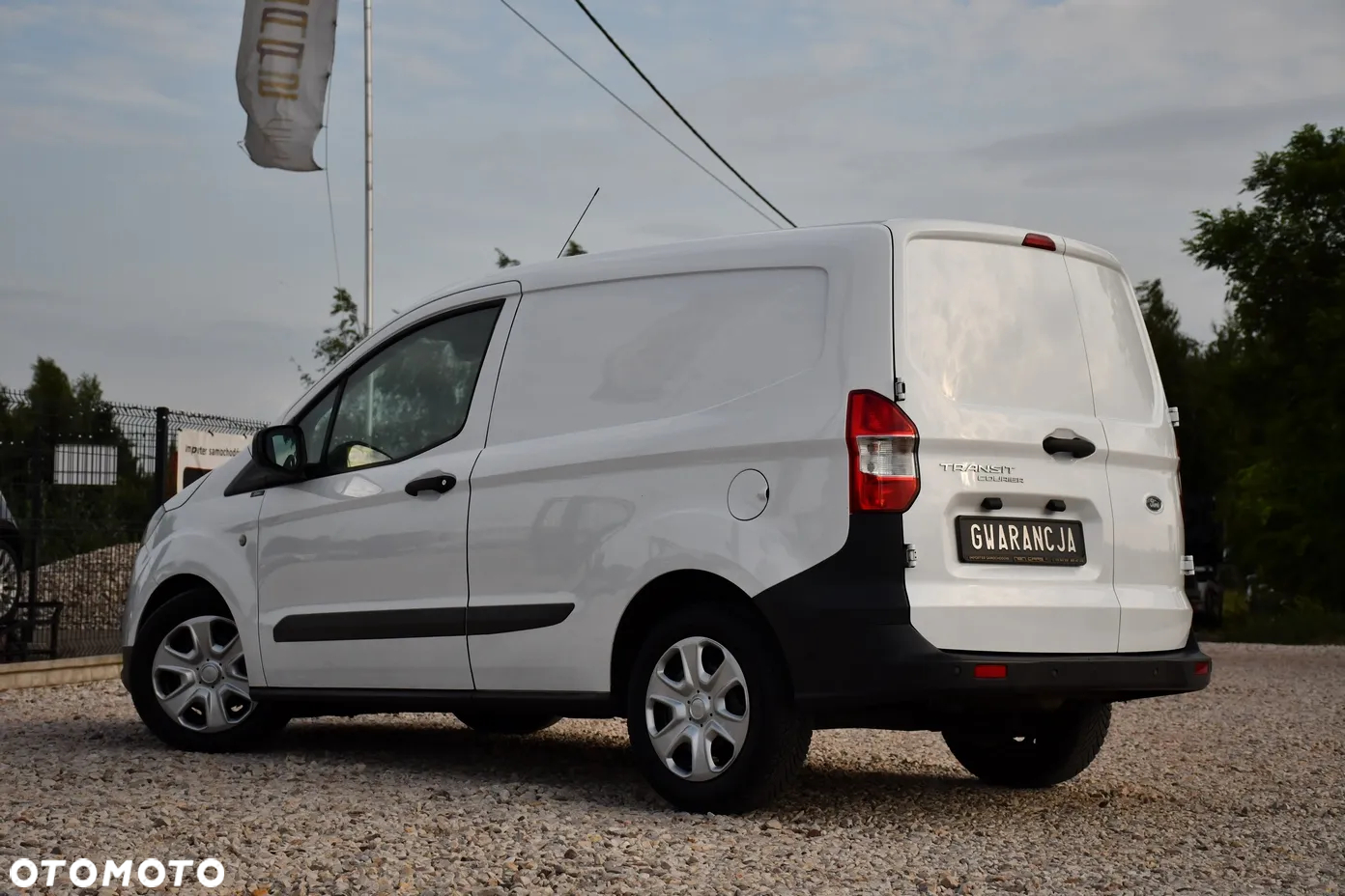Ford Transit Courier - 19