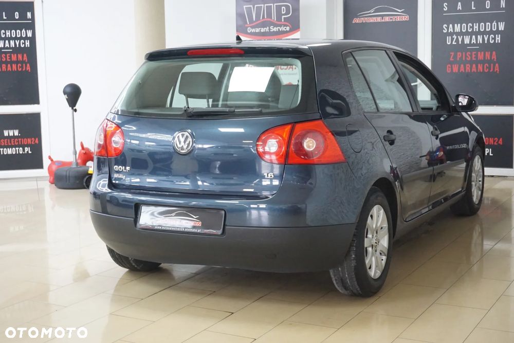 Volkswagen Golf 1.6 Comfortline - 4