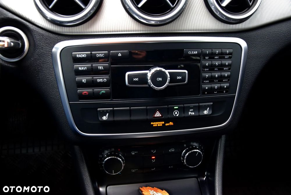 Mercedes-Benz GLA 180 - 32